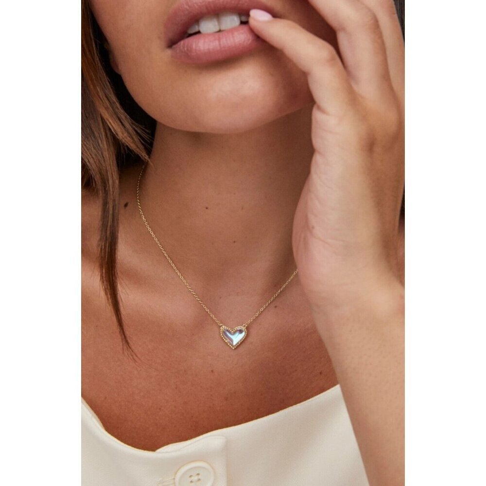 Kendra Scott Ari Heart Pendant in Gold Dichroic Glass - Picture 7 of 9